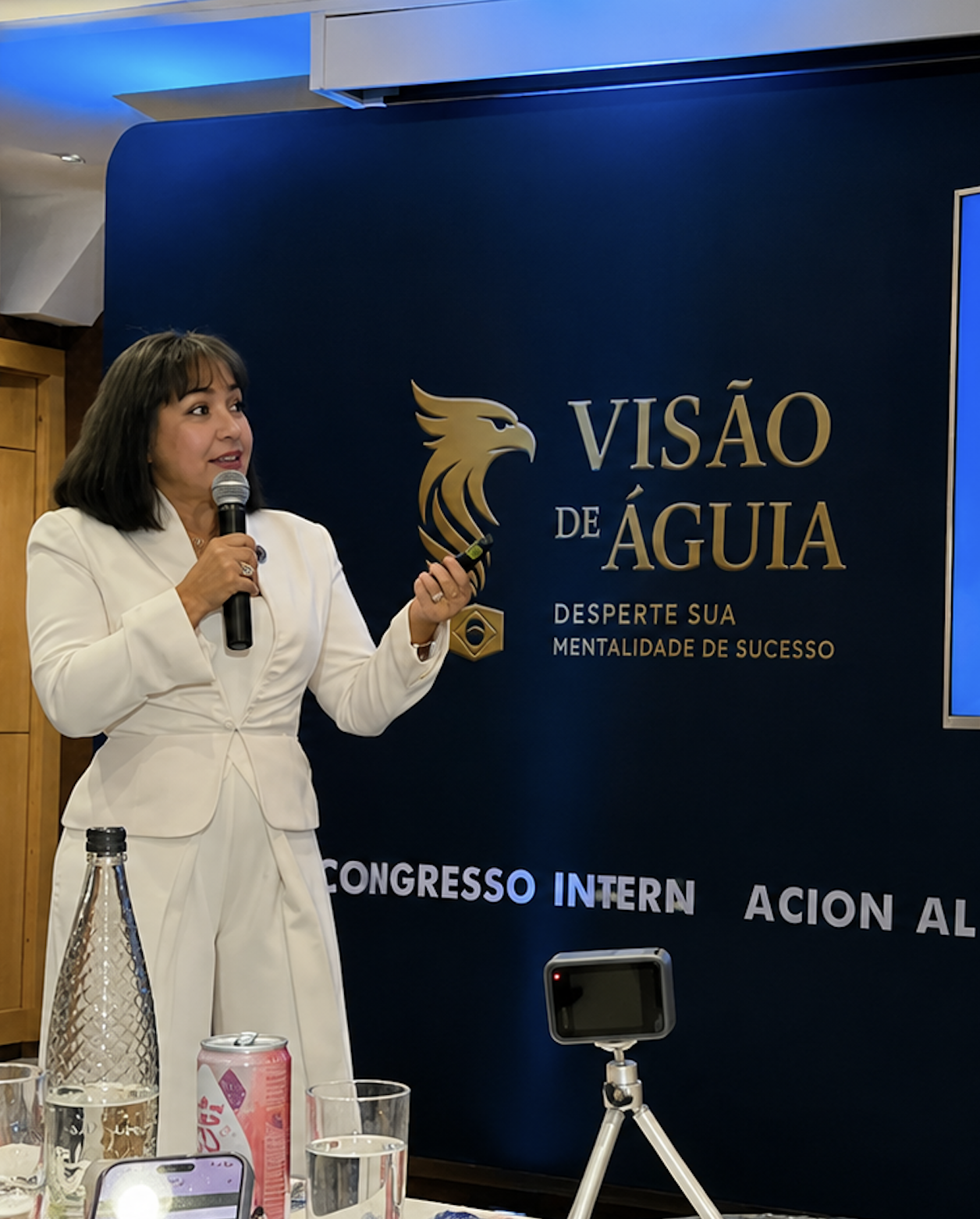 Vania Tarkiainen palestrando no Visão de Águia Londres